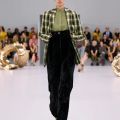 LOEWE_SS24_MW_SHOW_RUNWAY_LOOK_45_FRONT_RGB_CROPPED_3x4_45-490x654.webp