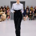 LOEWE_SS24_MW_SHOW_RUNWAY_LOOK_9_FRONT_RGB_CROPPED_3x4_09-490x654.webp