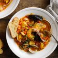 Bouillabaisse - một trong những món ăn mang tính biểu tượng của ẩm thực Pháp