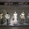 Triển lãm “Iris van Herpen: Sculpting the Senses” ở bảo tàng Pháp