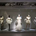 Triển lãm “Iris van Herpen: Sculpting the Senses” ở bảo tàng Pháp
