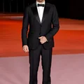 leo-490x735.webp