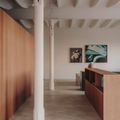 MESURA biến hóa nhà xưởng ở Barcelona thành phòng trưng bày nghệ thuật tối giản