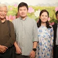 hoa-sy-kim-duc-va-cac-dai-bieu-tham-du-khai-mac-trien-lam.jpg