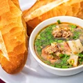 Banh_mi_xiu_mai_Da_Lat-ivivu