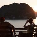 Đến với Hạ Long, du khách chắc chắn không thể bỏ lỡ trải nghiệm tuyệt vời trên du thuyền Pelican. Ảnh: Instagram @pelicancruises.halongbay
