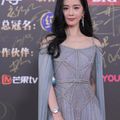 Thảm đỏ Đêm hội Weibo 2023: Triệu Lộ Tư gợi nhớ tới Cruella, Dương Mịch cực sang chảnh