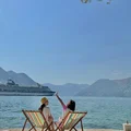 Đôi bạn thân đưa nhau đi du lịch sang chảnh kỷ niệm 18 năm tình bạn