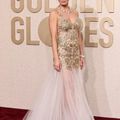 Thảm đỏ "Quả Cầu Vàng": Taylor Swift mặc đồ Gucci, Selena Gomez diện váy đỏ độc lạ