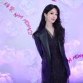 Mỹ nữ không thích mặc váy, sợ đám đông nhưng lại trở thành tâm điểm gây ùn tắc