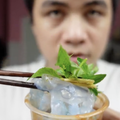 Loại hải sản có màu xanh độc lạ đang được săn lùng kịch liệt: giá lên đến 200k/kg, là "mỹ vị mùa hè" tại Huế