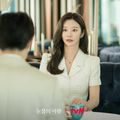 2 nữ phụ mặc đẹp không kém Kim Ji Won trong "Queen of Tears"