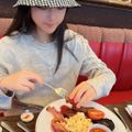 Rich kid xứ Trung gây tranh cãi với lối sống xa xỉ, ngập tràn hàng hiệu dù mới 14 tuổi