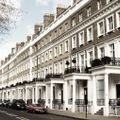 Giới siêu giàu London dùng bút máy kim cương, thuê giúp việc tốn 11 tỷ