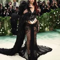 Những bộ cánh thời trang kỳ dị nhất thảm đỏ Met Gala 2024