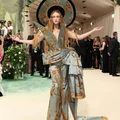 Những bộ cánh thời trang kỳ dị nhất thảm đỏ Met Gala 2024