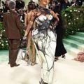 Những bộ cánh thời trang kỳ dị nhất thảm đỏ Met Gala 2024