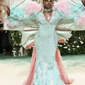 Những bộ cánh thời trang kỳ dị nhất thảm đỏ Met Gala 2024
