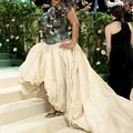 Những bộ cánh thời trang kỳ dị nhất thảm đỏ Met Gala 2024