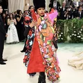 Những bộ cánh thời trang kỳ dị nhất thảm đỏ Met Gala 2024