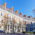 Giới siêu giàu London dùng bút máy kim cương, thuê giúp việc tốn 11 tỷ