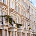 Giới siêu giàu London dùng bút máy kim cương, thuê giúp việc tốn 11 tỷ