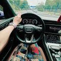 Diệp Lâm Anh tặng VW Viloran cho con gái lớn