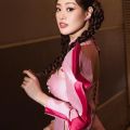 Lan Khuê mặc mốt hở nội y