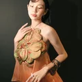 Lan Khuê mặc mốt hở nội y
