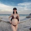 Gu ăn mặc sexy trong 4 lần mang thai của con gái Minh Nhựa