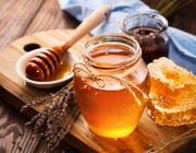 Mật ong: bí quyết cho một làn da căng mịn