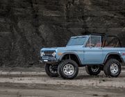 Ngắm xe cổ Ford Bronco 1973 được phục chế đẹp long lanh, giá đắt ngang siêu xe