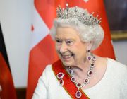 Vương miện và bộ sưu tập nữ trang đắt giá của nữ hoàng Elizabeth đệ nhị