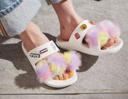 Crocs “lăng xê” 3 mẫu dép mới với các tuỳ chọn Jibbitz đặc biệt