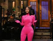Kim Kardashian “bóc phốt” cả gia đình trên SNL