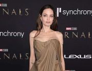Angelina Jolie xuất hiện như một nữ thần tại buổi công chiếu "Chủng tộc bất tử" (Eternals)