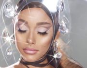 Ariana Grande hé lộ BST đầu tiên của r.e.m beauty
