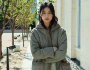 Áo phao hình quả trám được Jung Ho Yeon và Bella Harid lăng xê mùa thu đông