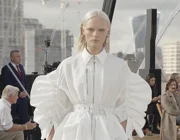 BST Xuân Hè 2022: Sự đổ bộ của "cơn bão" Alexander McQueen