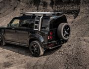 Valiance Tuxedo Black: Bộ Tuxedo cực ngầu cho "quý ông" Land Rover Defender