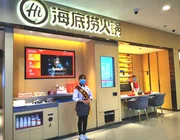 Tại chuỗi nhà hàng Haidilao, khách hàng thực sự là thượng đế: Có thể làm móng, mát-xa trong lúc chờ