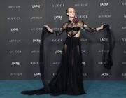 Elle Fanning đưa xu hướng trang điểm mặn mà quyến rũ lên thảm đỏ
