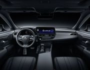 Bộ đôi Lexus ES và GX 2022 ra mắt khách hàng Việt Nam