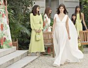 BST Xuân- Hè 2022 từ nhà mốt Elie Saab: Làn gió giản dị tinh tế