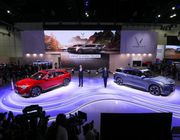 Cận cảnh VinFast VF-E35 và VF-E36 đang ra mắt tại Los Angeles Auto Show 2021