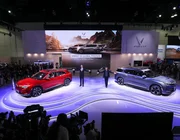 Cận cảnh VinFast VF-E35 và VF-E36 đang ra mắt tại Los Angeles Auto Show 2021