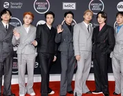 American Music Awards 2021 gọi tên BTS là nghệ sĩ Châu Á đầu tiên thắng giải Artist of the year