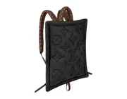 Louis Vuitton tiếp tục cho ra mắt “túi gối” lấy cảm hứng từ thiết kế "bốt gối" nổi tiếng