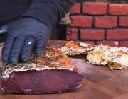 Thịt bò bọc vàng - món ăn đắt đỏ của đất nước Thổ Nhĩ Kỳ