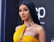 Cardi B làm nên lịch sử với tư cách là nữ rapper đầu tiên sở hữu đa chứng nhận kim cương